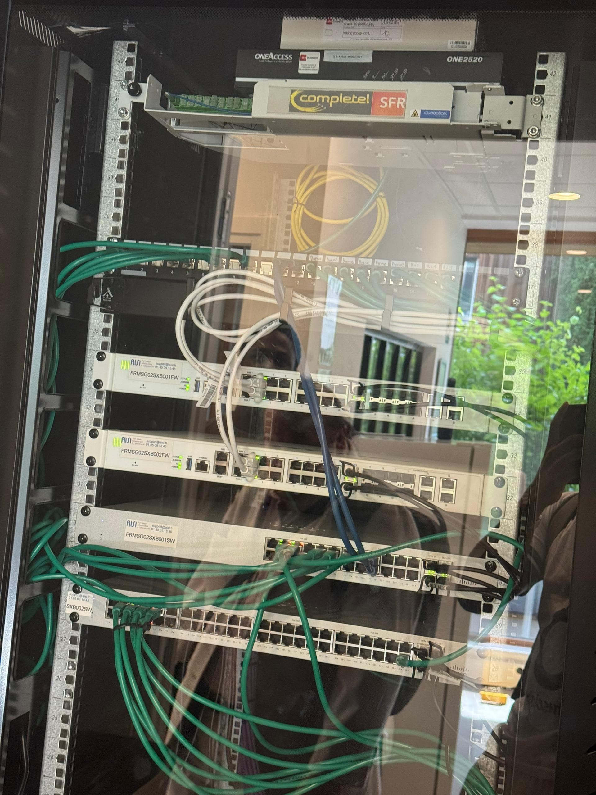 Détail du câblage Ethernet en baie